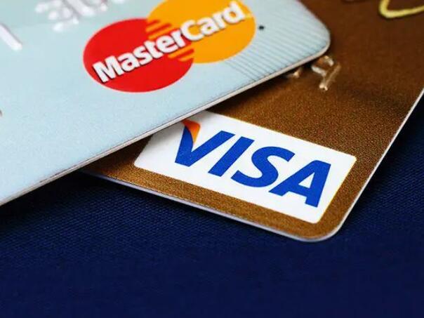 EU istražuje naknade Visa i Mastercard: Uticaj na trgovce