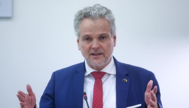 EU očekuje da vlasti RS povuku predložene zakone i inicijative