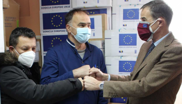 EU osigurala 75.700 zaštitnih rukavica za Kantonalnu bolnicu u Bihaću
