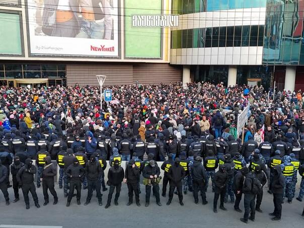 EU podržava Gruziju: Kallas osudila brutalnost prema demonstrantima u Tbilisiju
