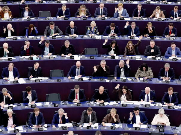 EU zaustavlja trgovinski sporazum s Amerikom zbog Trumpovih prijetnji