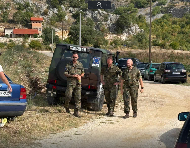 EUFOR stigao na lice mjesta,  Stočani grade zid oko harema