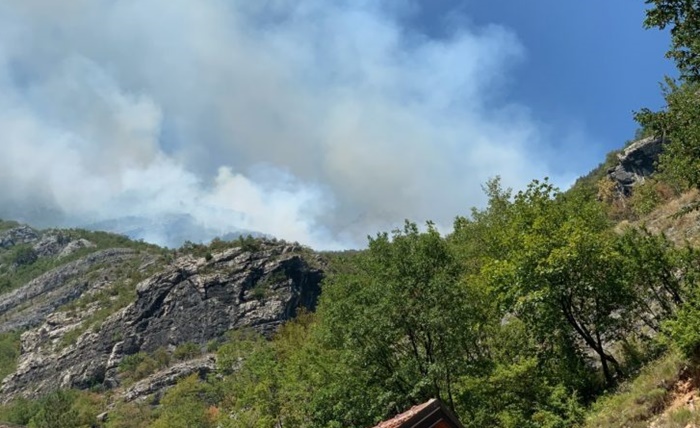 EUFOR već nadgleda požare u Jablanici, situacija izmiče kontroli