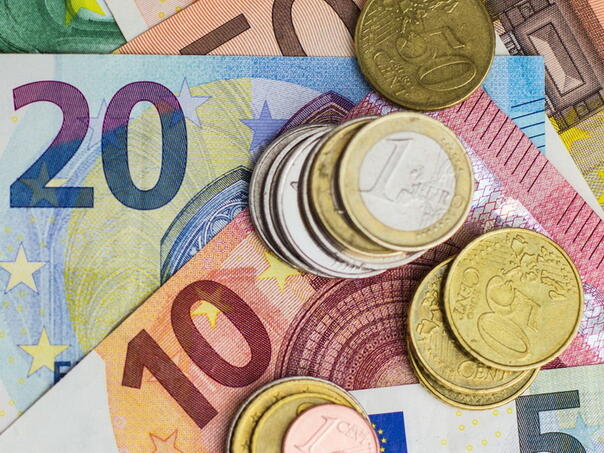 Euro od uvođenja izgubio više od 80 posto vrijednosti u odnosu na zlato