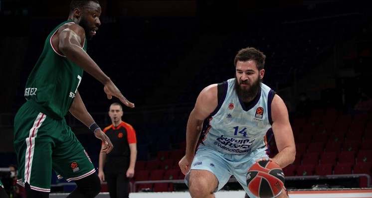 Euroliga: Četiri pobjede gostiju u pet utakmica, Baskonia nakon drame sačuvala obraz domaćina