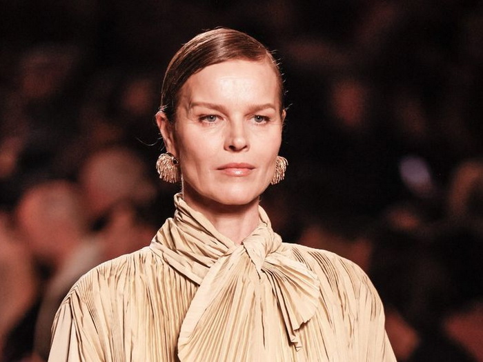 Eva Herzigova u 52 godini dominira modnim pistama