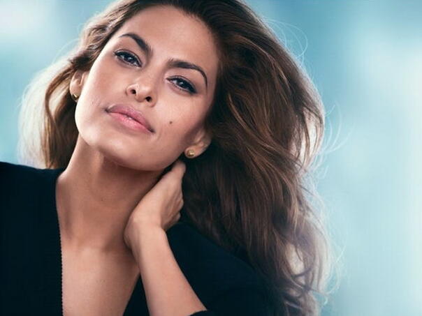 Eva Mendes objavila fotografiju iz mladosti, fanovi oduševljeni