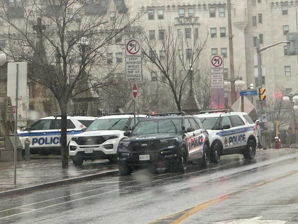 Evakuisan kanadski parlament: Muškarac se zabarikadirao!