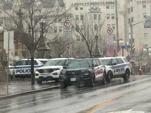 Evakuisan kanadski parlament: Muškarac se zabarikadirao!