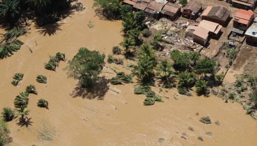 Evakuisano stanovništvo nakon pucanja brane u Brazilu