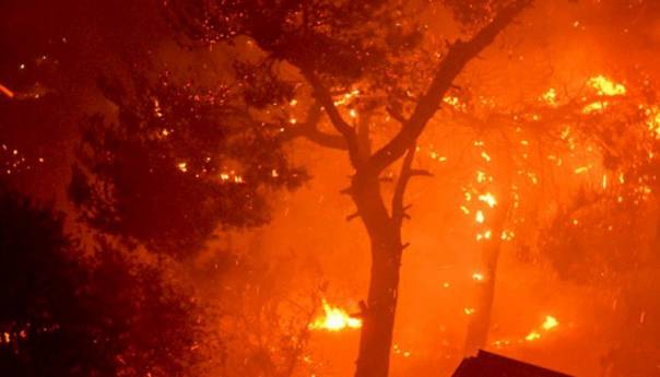 Evakuisano više od 2.400 ljudi zbog požara u Andaluziji