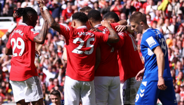 Everton sve bliži Championshipu, Unitedu bitna pobjeda u borbi za LP