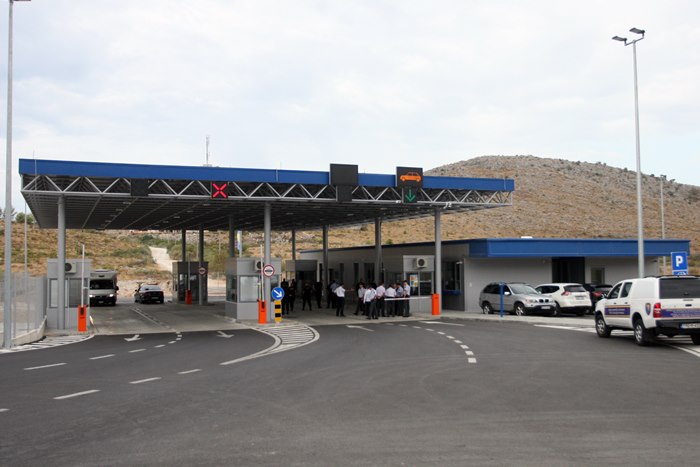 Evo kakva vas kazna čeka na granici, ukoliko krenete s paštetom ili salamom