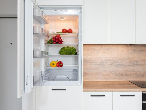 Evo što trebate staviti u hladnjak da biste se riješili neugodnih mirisa
