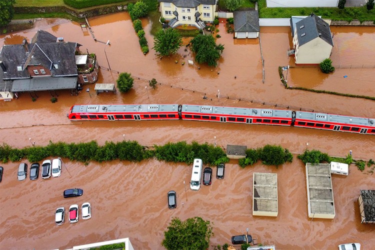 Evropa se bori sa poplavama: Raste broj poginulih
