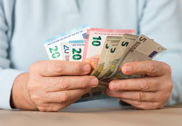 Evropljani gomilaju gotovinu: Strah od rata, požara i cyber napada povećava zalihe