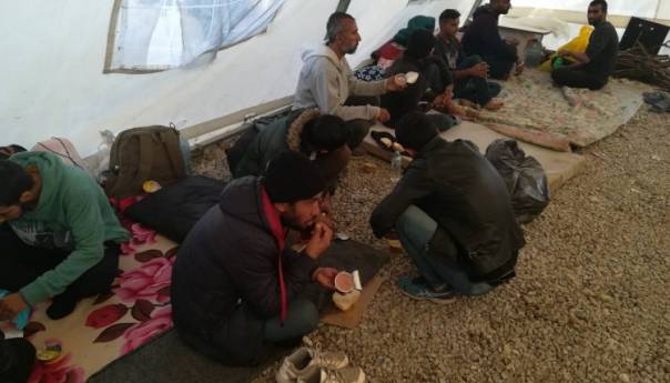 Evropska komisija i vlasti BiH treba hitno da riješi smještaj migranata