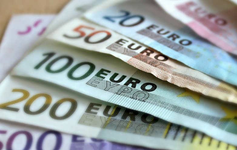 Evropska komisija nudi Ukrajini pomoć od 18 milijardi eura