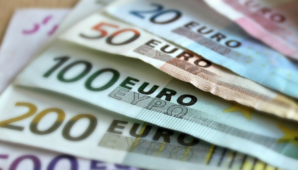 Evropska komisija nudi Ukrajini pomoć od 18 milijardi eura