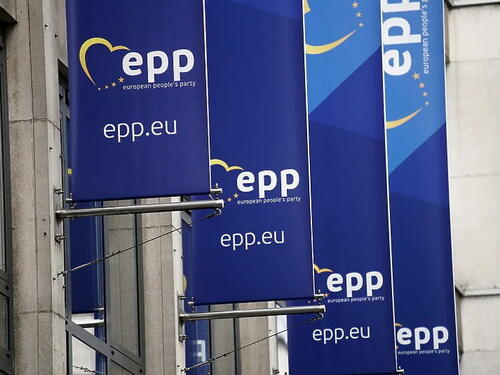 Evropska narodna partija ima još dvije sedmice da odluči o strategiji