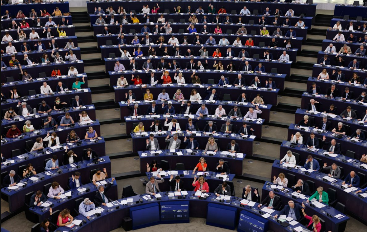 Evropski parlament traži od Srbije uvođenje sankcija Rusiji