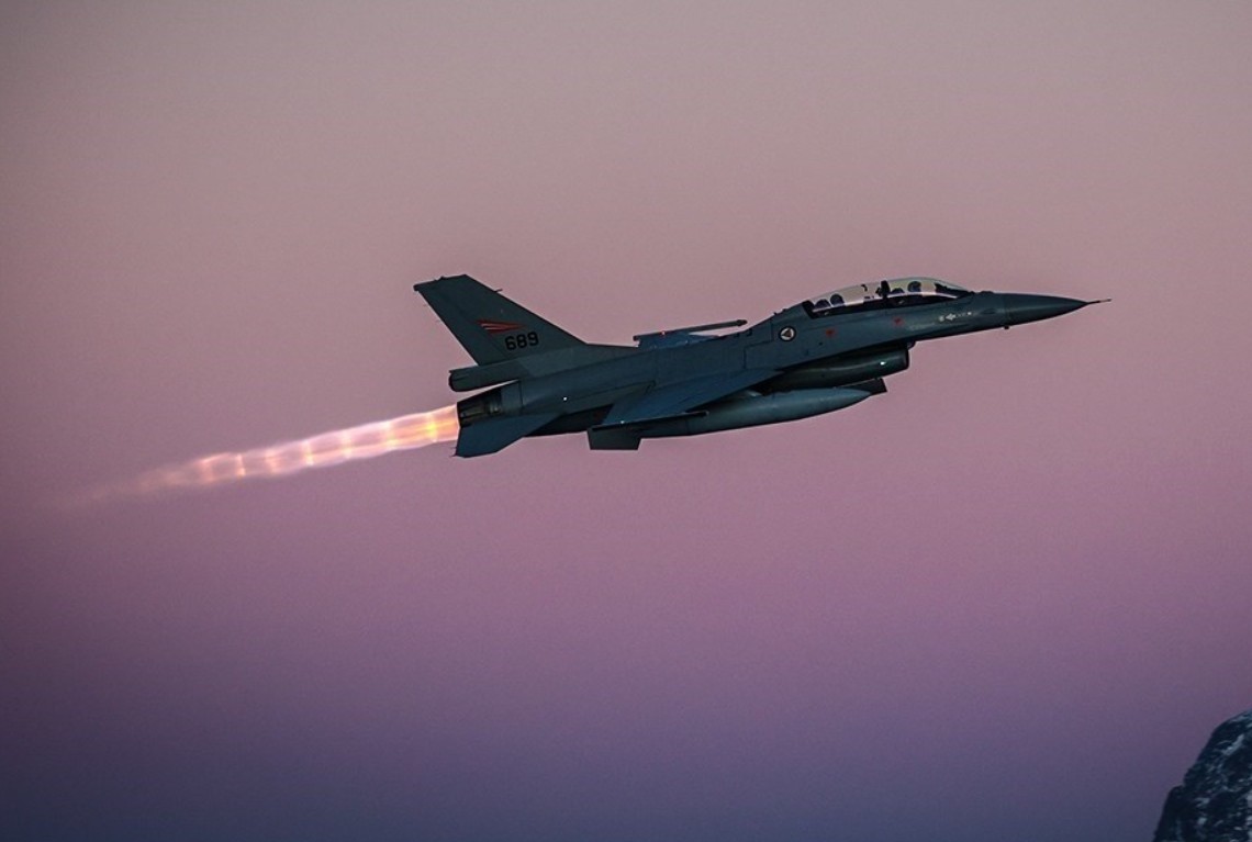 F-16 presreo avion koji je nedozvoljeno letio iznad Trumpovog kluba