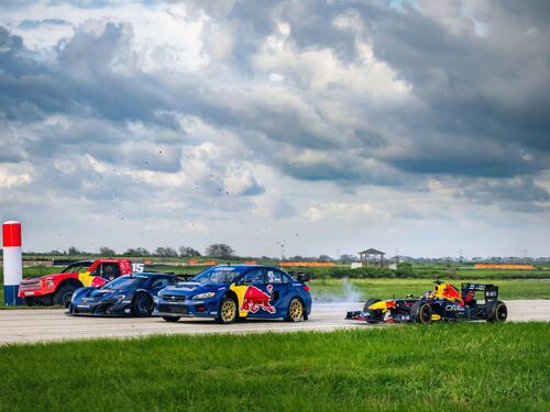 F1 bolid, reli automobil, 'drift mašina' i Pro4 pickup u utrci kakvu dosad niste vidjeli