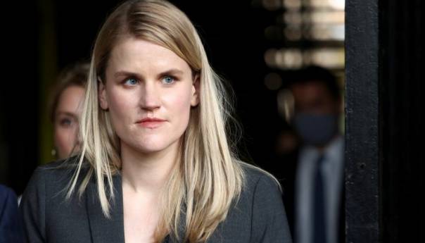 Facebookova zviždačica pozvala Zuckerberga da odstupi s čela kompanije