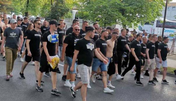 Fanaticosi u korteu krenuli na Bilino polje