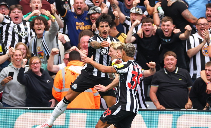 Fantastični Newcastle utrpao Aston Villi pet golova