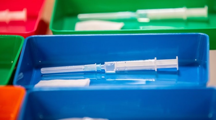 Farmaceut namjerno uništio više od 500 doza vakcine protiv COVID-19