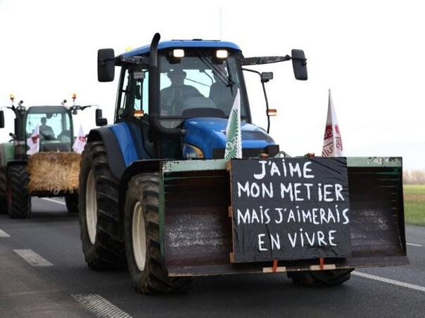 Farmeri dovezli traktore pred zgradu Narodne skupštine u Parizu