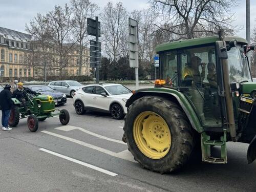 Farmeri i dalje blokiraju puteve u Njemačkoj