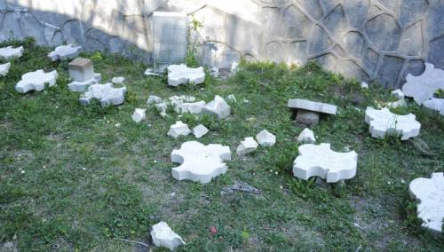 Fašizam u doba korone: Oskrnavljeno Partizansko groblje