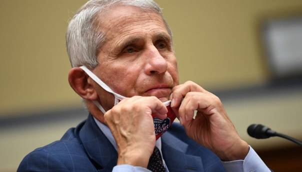 Fauci: Mislim da je vrijeme za skidanje maski u zatvorenom