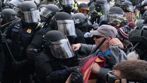 FBI: Prevrnućemo svaki kamen u istrazi o neredima na Capitol Hillu