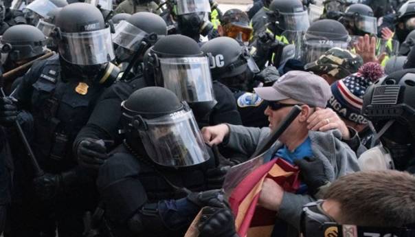 FBI: Prevrnućemo svaki kamen u istrazi o neredima na Capitol Hillu