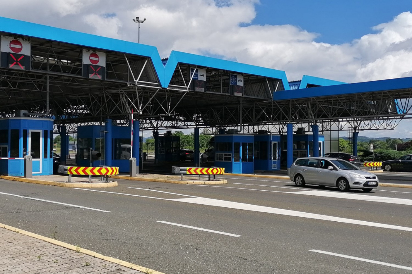 FBiH traži uvođenje obaveznog PCR testa za državljane iz regiona