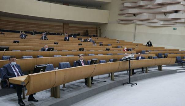 Federacija finansira sebe i državu, RS-u se vraća više nego uplati