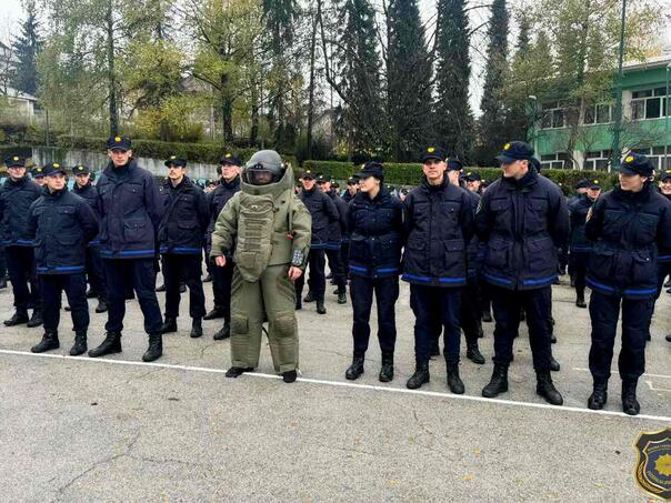 Federalna uprava policije nabavila posljednji model bomb odijela