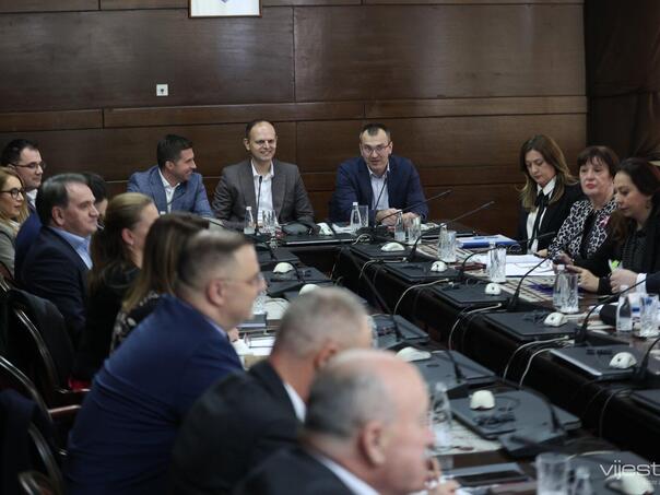 Federalna vlada i trgovci o mjerama intervencija na tržištu