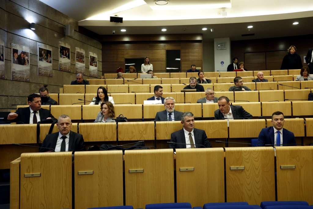 Federalni delegati odbili da se danas izjasne o zakonskoj kontroli pušenja