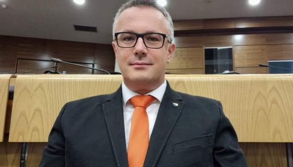 Federalni zastupnik Sanel Kajan stipendira troje studenata