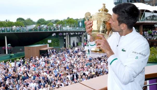 Federer čestitao Đokoviću: Ponosan sam što igram u posebnoj eri velikana