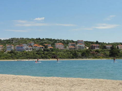 Fekalije na popularnoj plaži u Hrvatskoj: Ne ulazite u more do daljnjeg