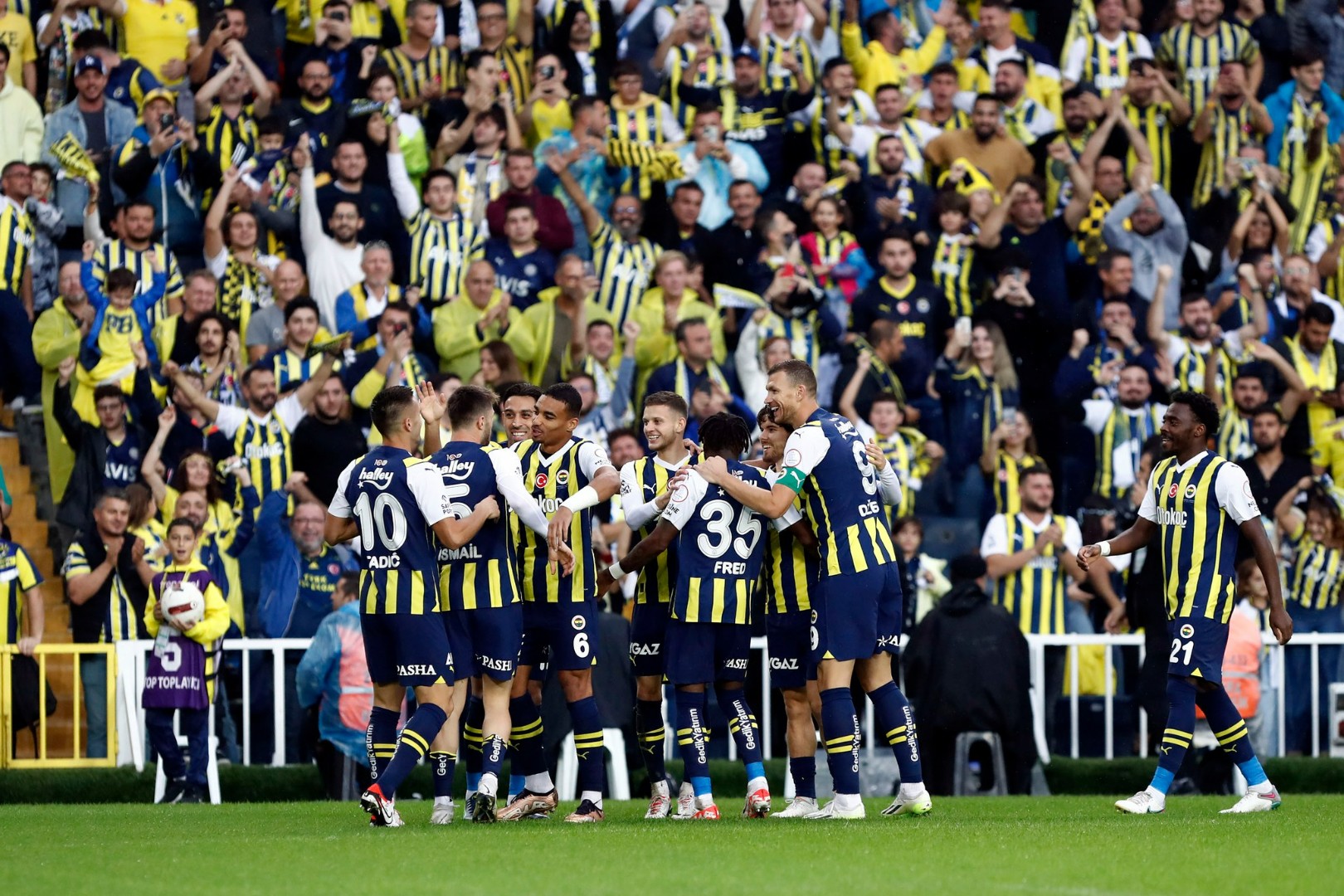 Fenerbahce deklasirao Rizespor: Džeko postigao gol, Varešanoviću 45 minuta
