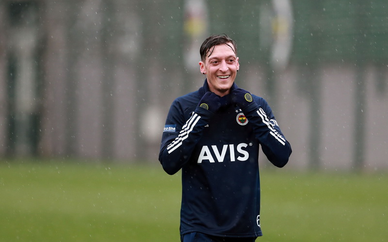 Mesut Ozil neće dobijati platu do kraja ove sezone