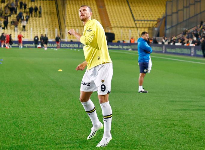 Fenerbahče predstavio kako bi Džeko izgledao u popularnoj igrici 