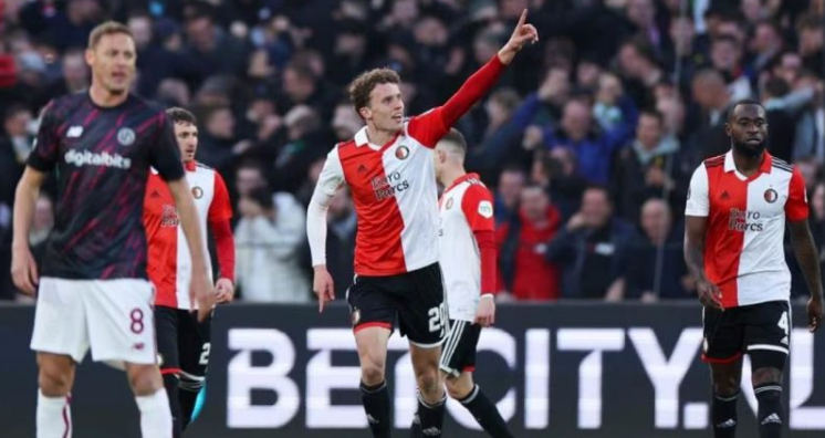 Feyenoord savladao Romu na De Kuipu, Vučica kažnjena za promašen penal