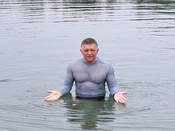 Fico pozirao u Dunavu, odgovorio na glasine o zdravstvenim problemima